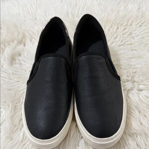 UGG Big Girl Black Leather Flats Size 5